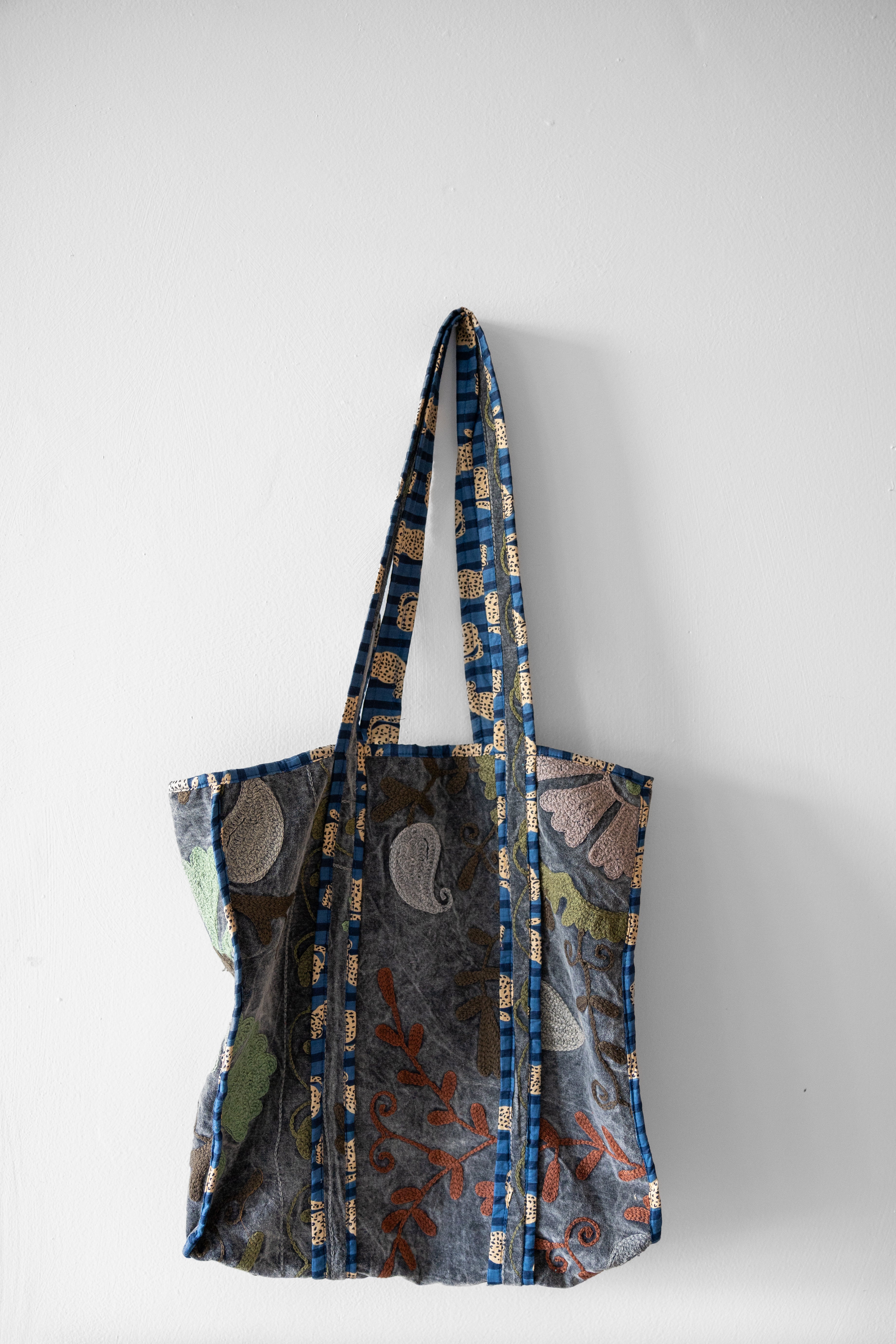 Tote Velvet Bordada Elil