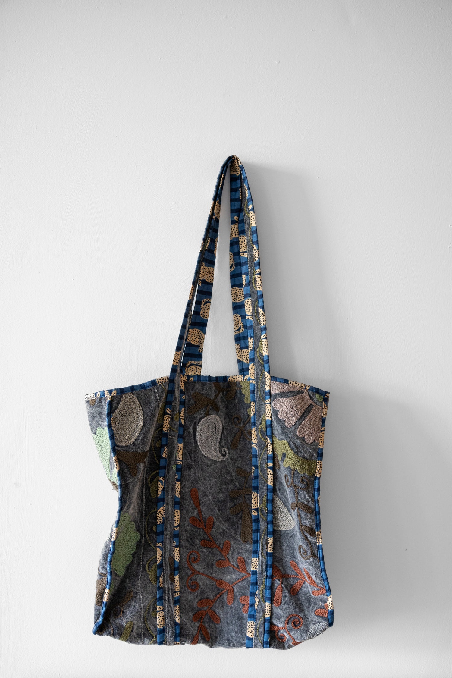 Tote Velvet Bordada Elil