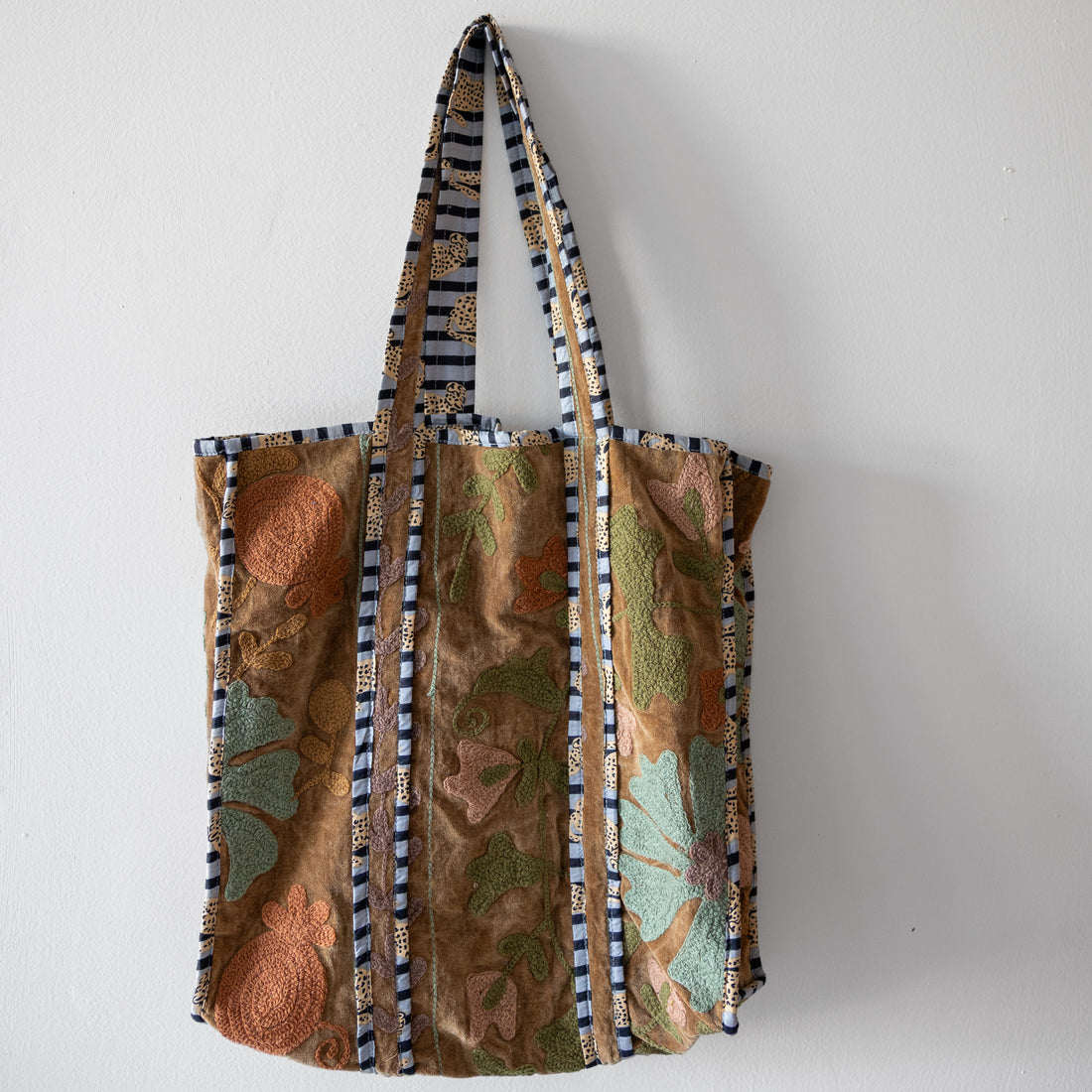 Tote Velvet Bordada Hira