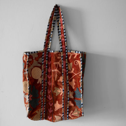 Tote Velvet Bordada Yug
